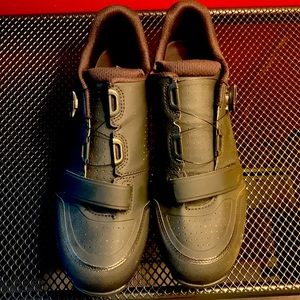 Bontrager cycling shoes includes cleats Size US 13 / EUR 46 / UK 12